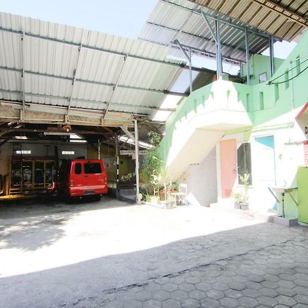 Tiga Dua Homestay Jogjakarta Buitenkant foto