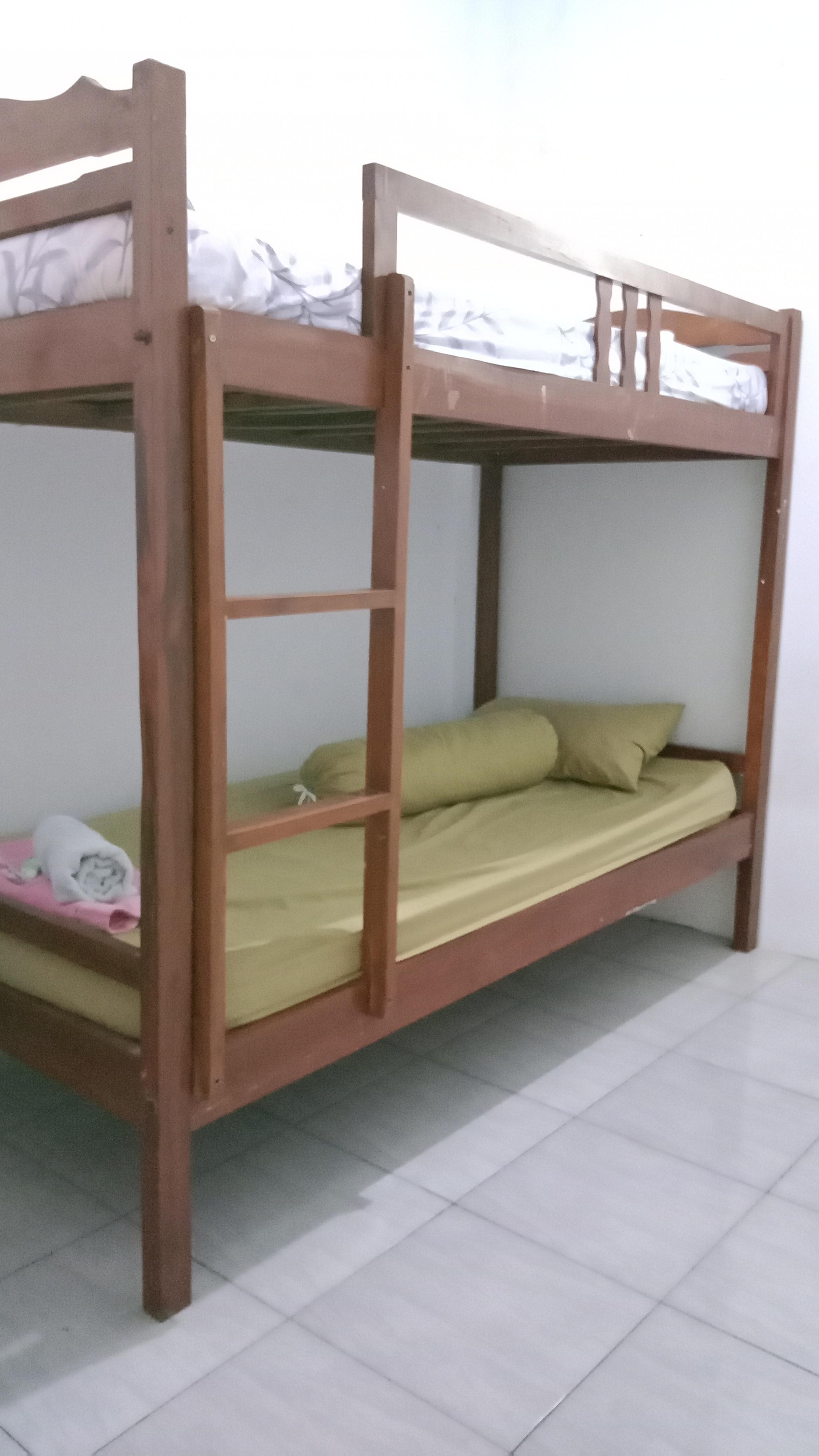 Tiga Dua Homestay Jogjakarta Buitenkant foto