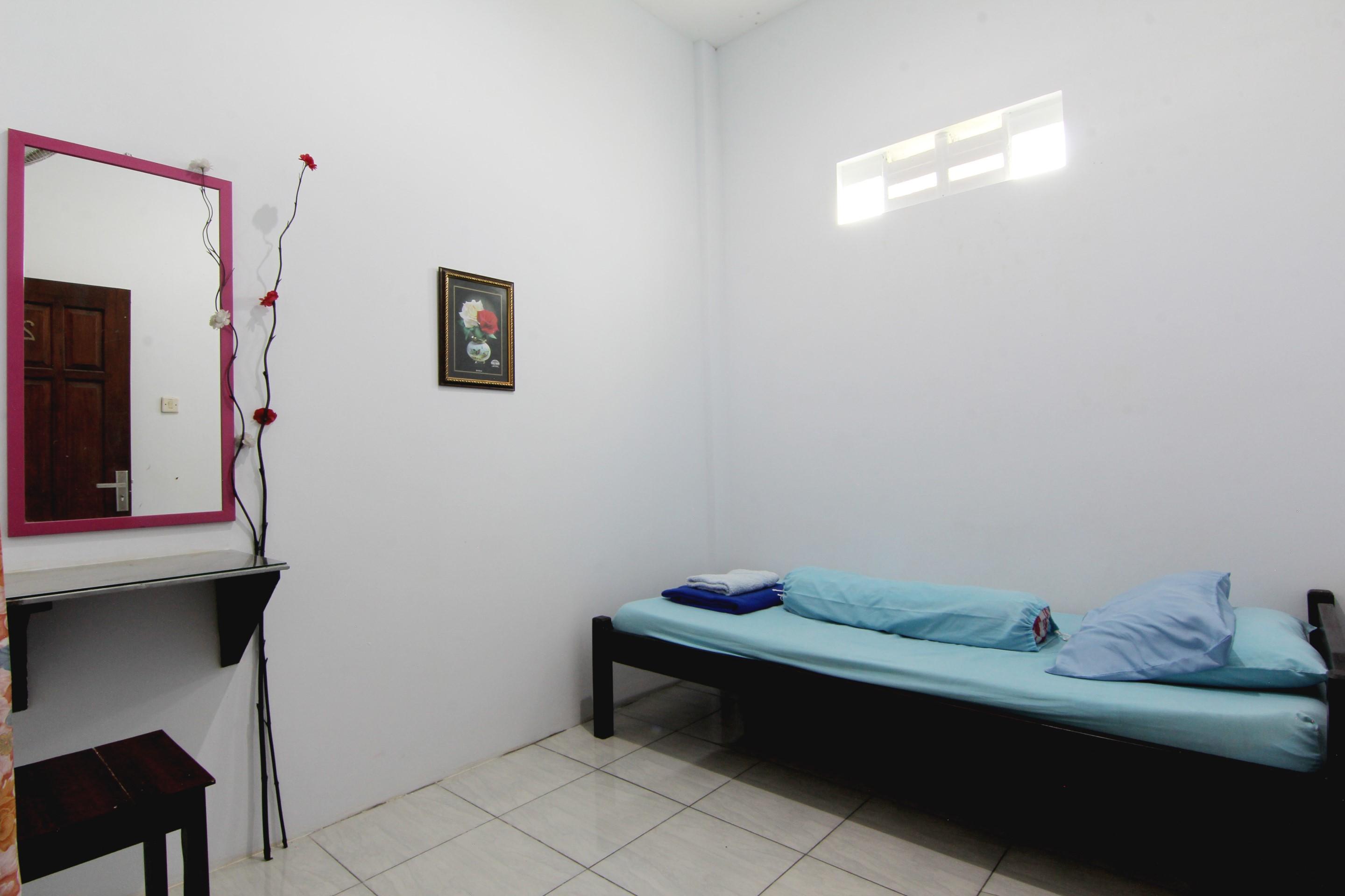 Tiga Dua Homestay Jogjakarta Buitenkant foto