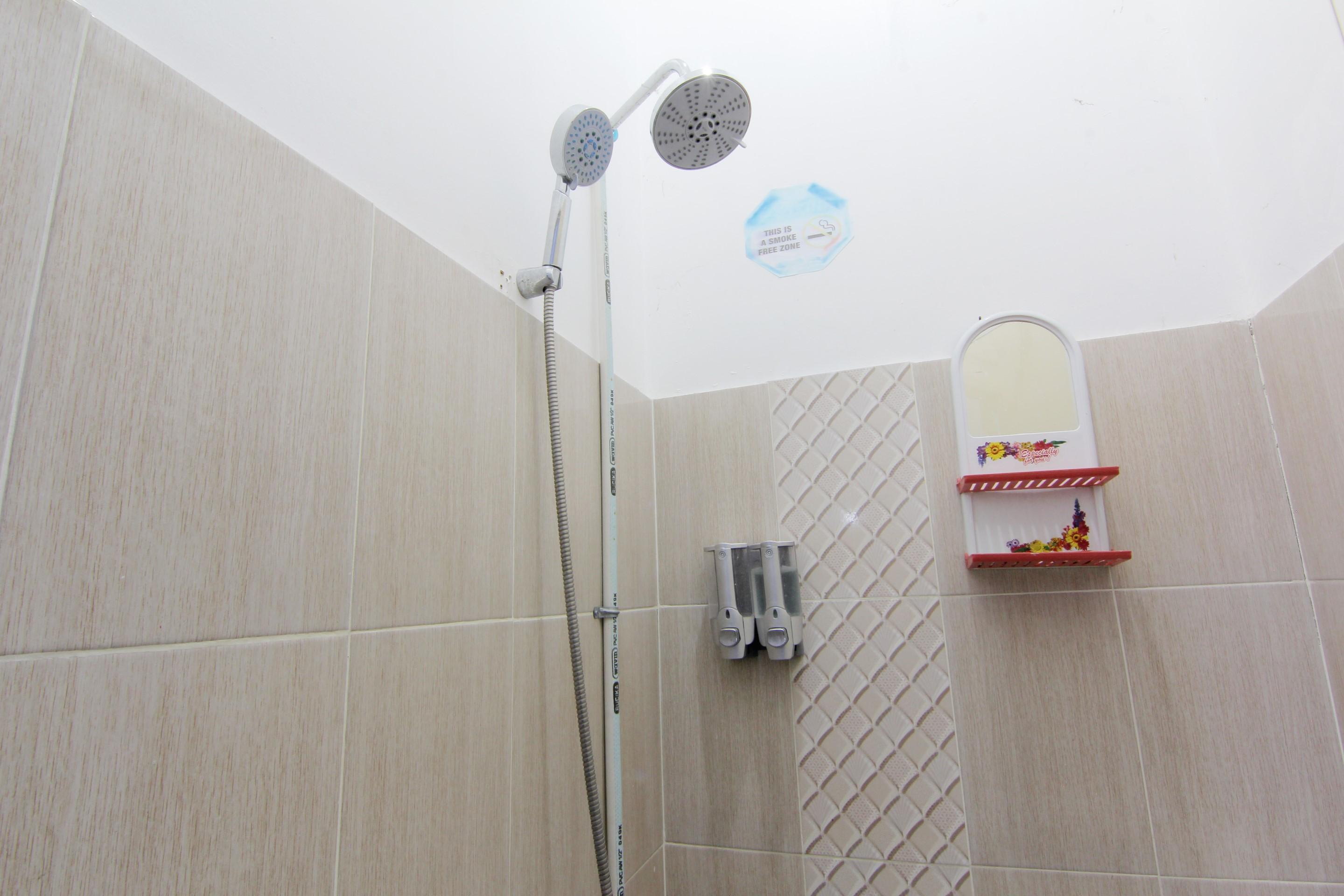 Tiga Dua Homestay Jogjakarta Buitenkant foto