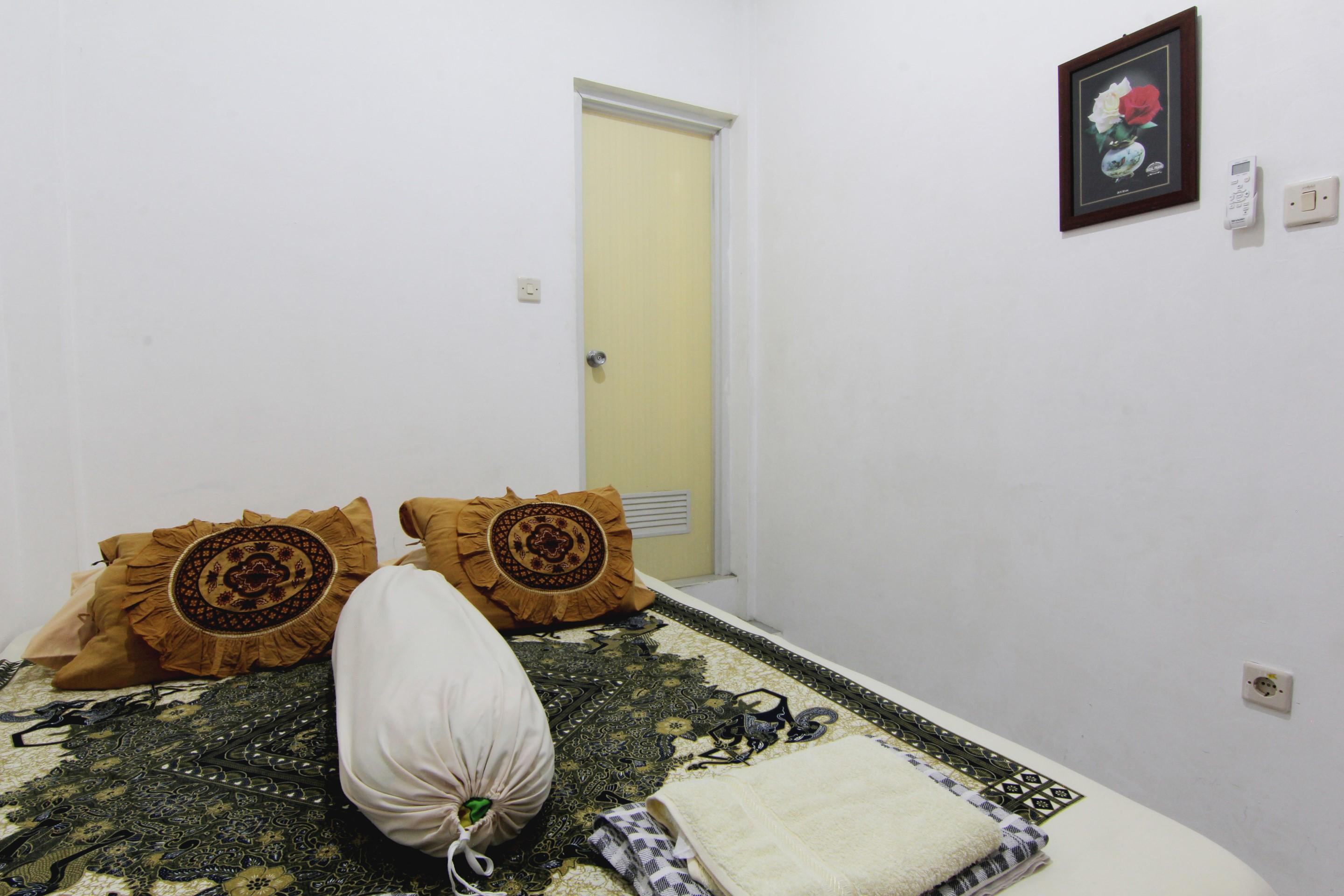 Tiga Dua Homestay Jogjakarta Buitenkant foto