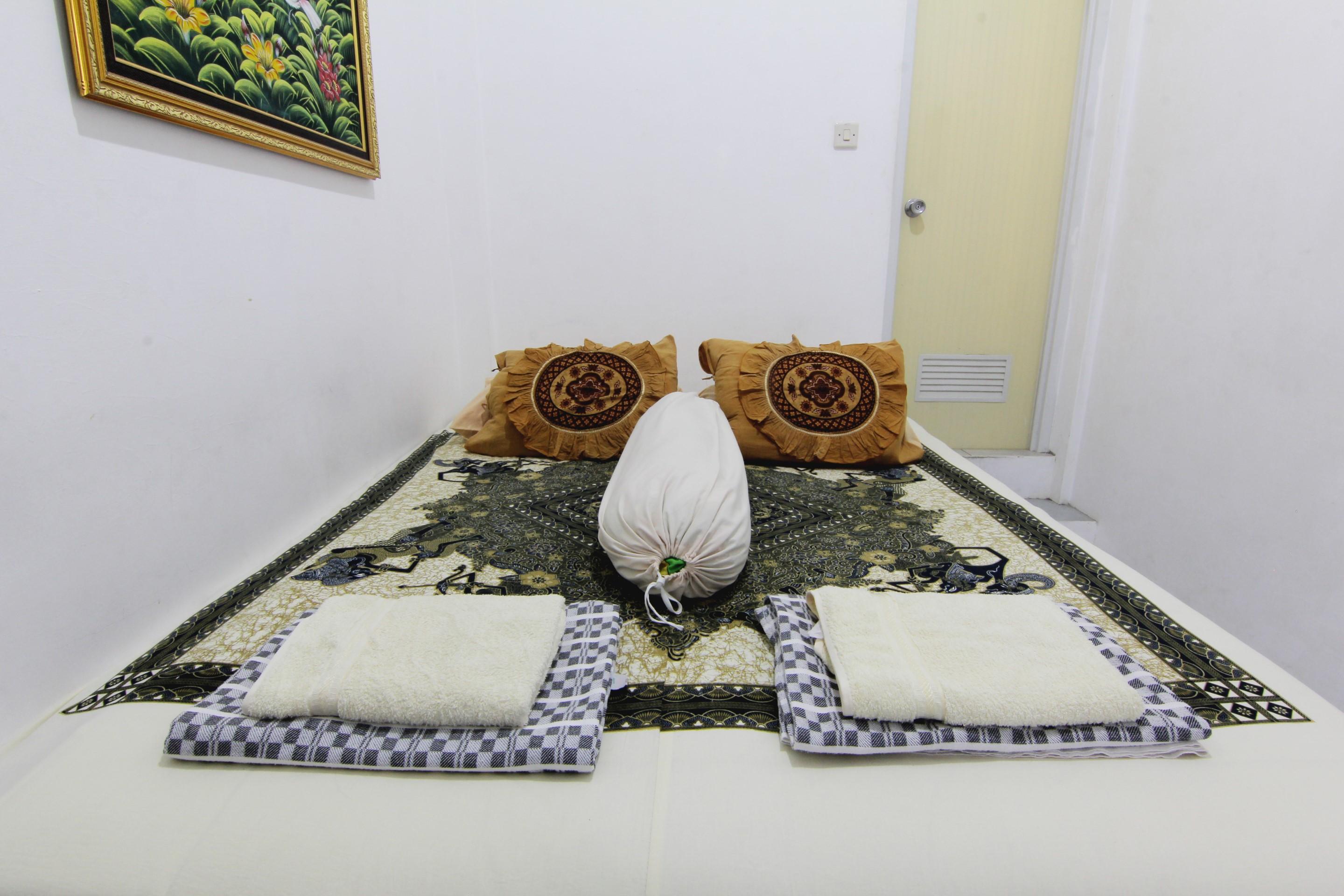 Tiga Dua Homestay Jogjakarta Buitenkant foto