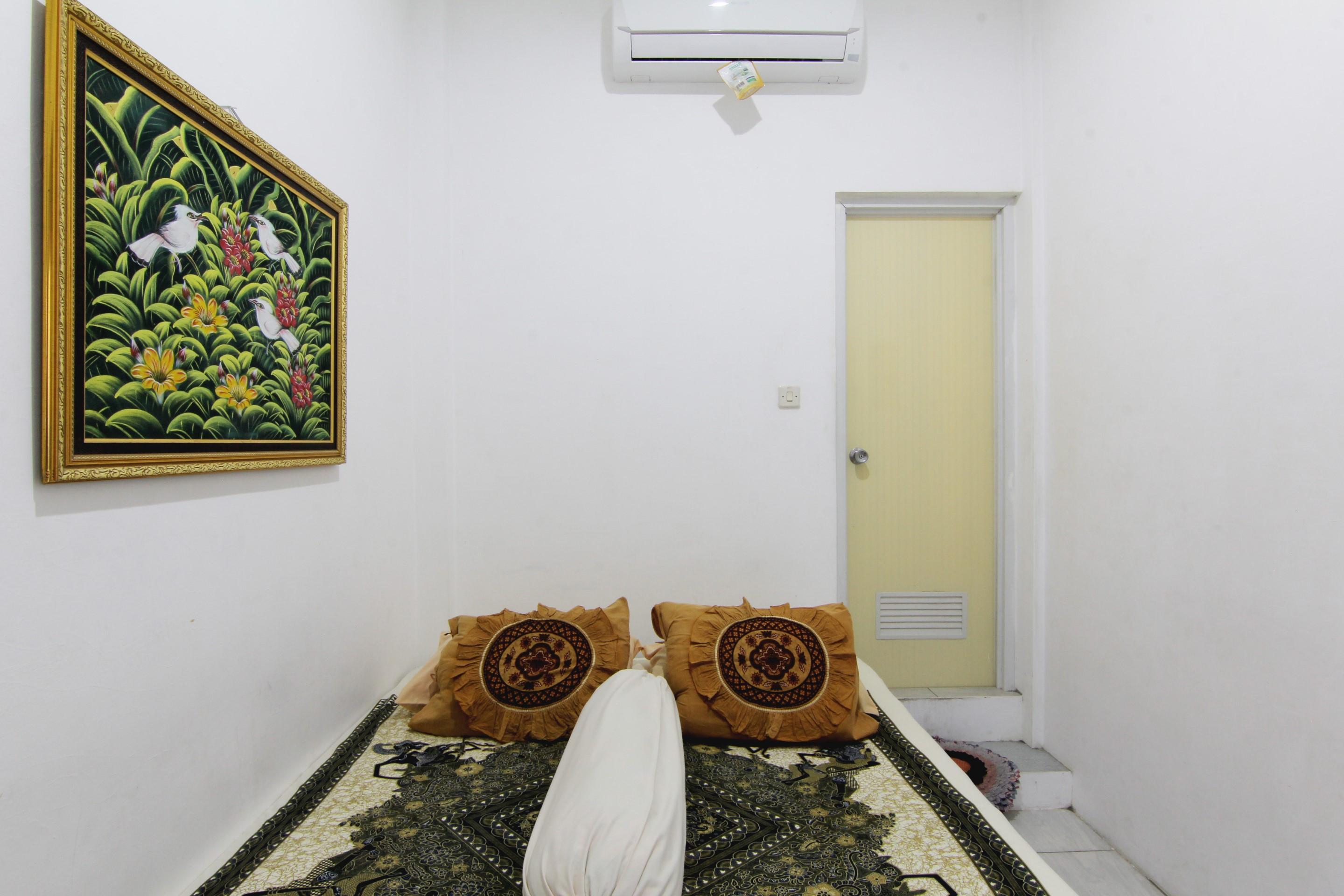 Tiga Dua Homestay Jogjakarta Buitenkant foto