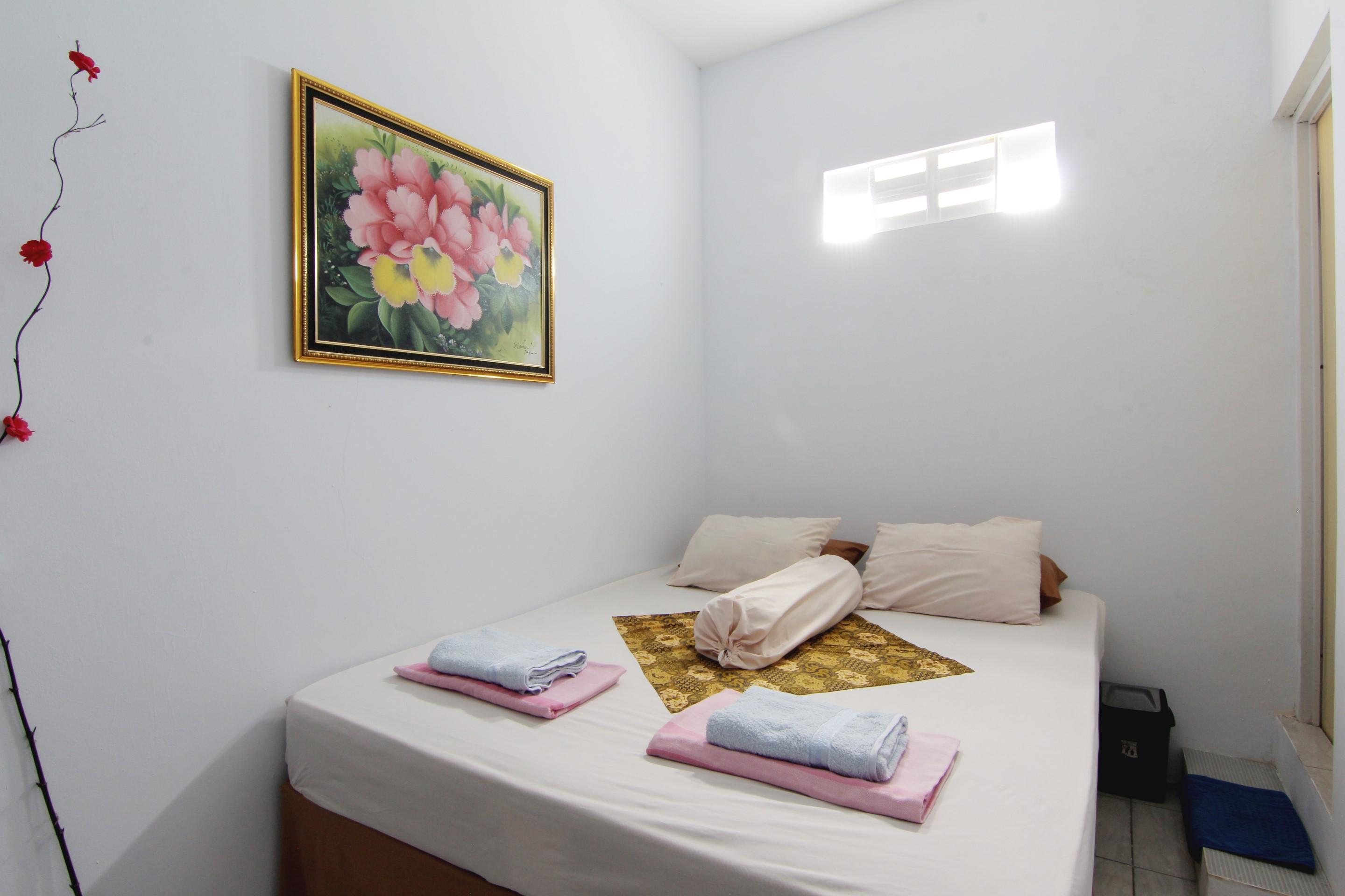 Tiga Dua Homestay Jogjakarta Buitenkant foto