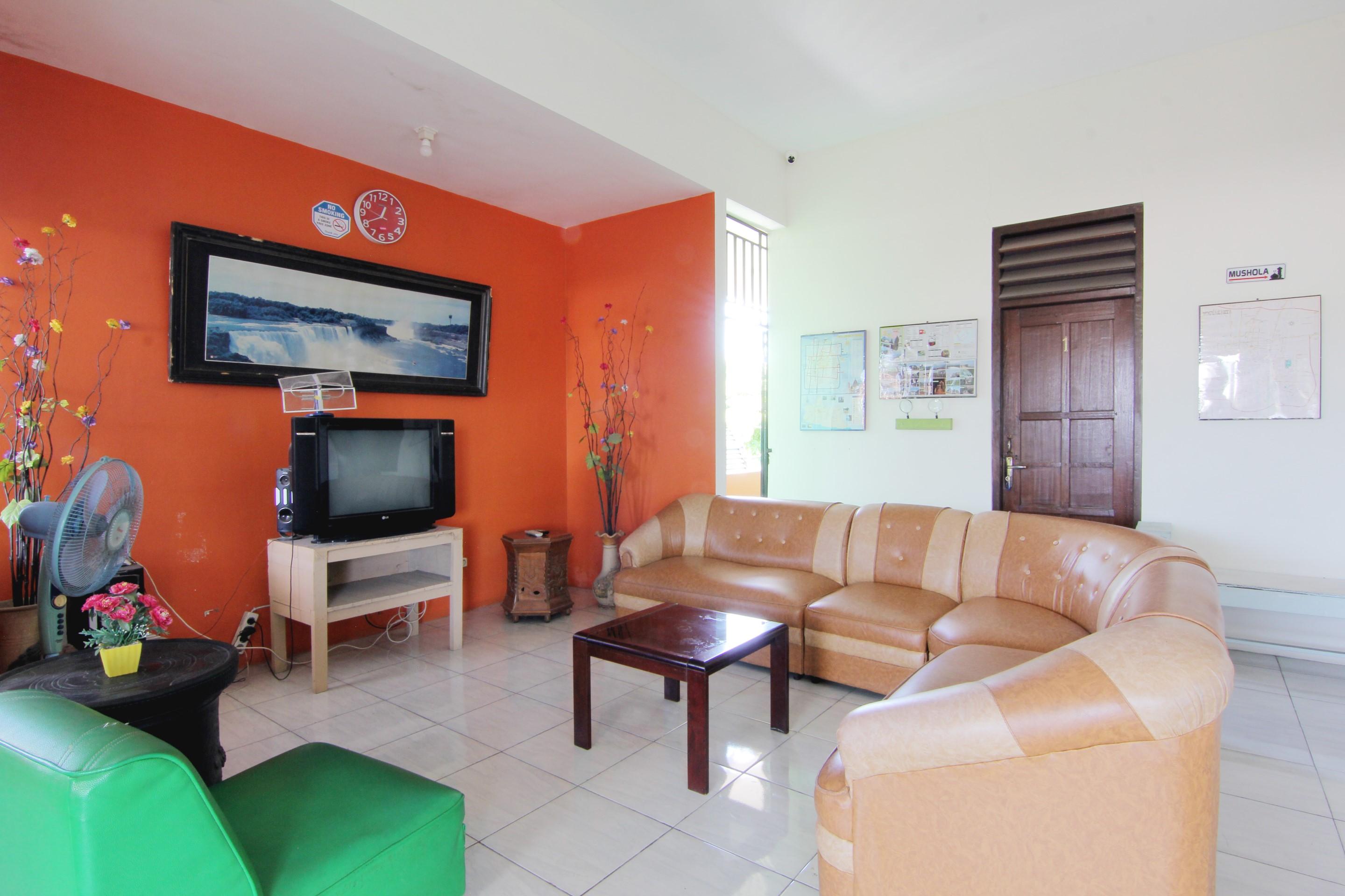 Tiga Dua Homestay Jogjakarta Buitenkant foto