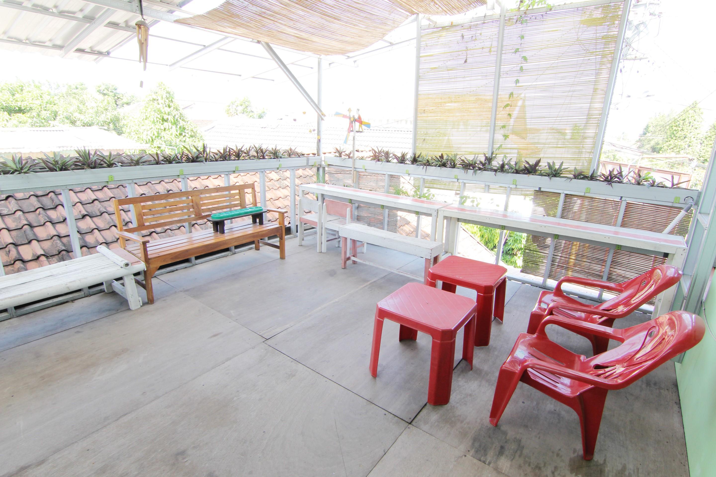 Tiga Dua Homestay Jogjakarta Buitenkant foto