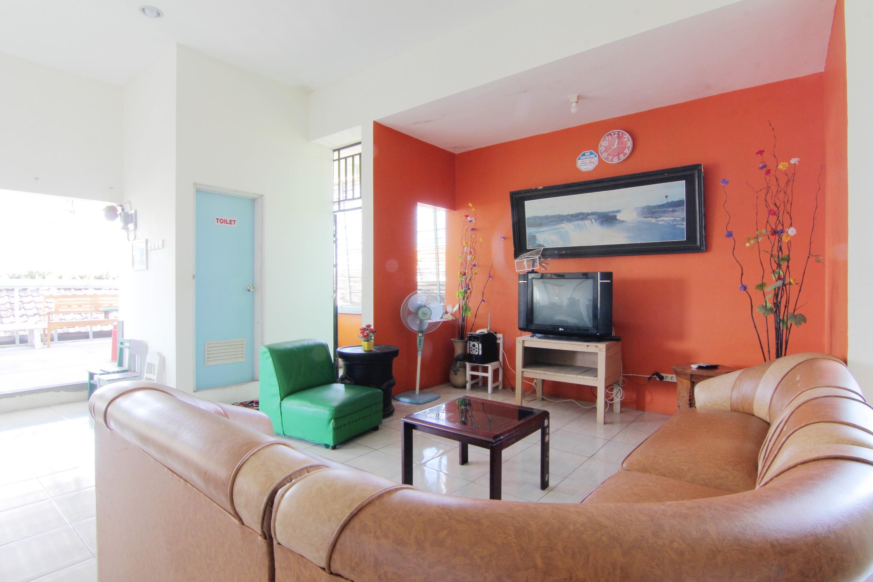 Tiga Dua Homestay Jogjakarta Buitenkant foto